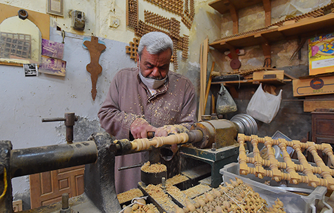 Les doigts de fée des artisans d’arabesque	