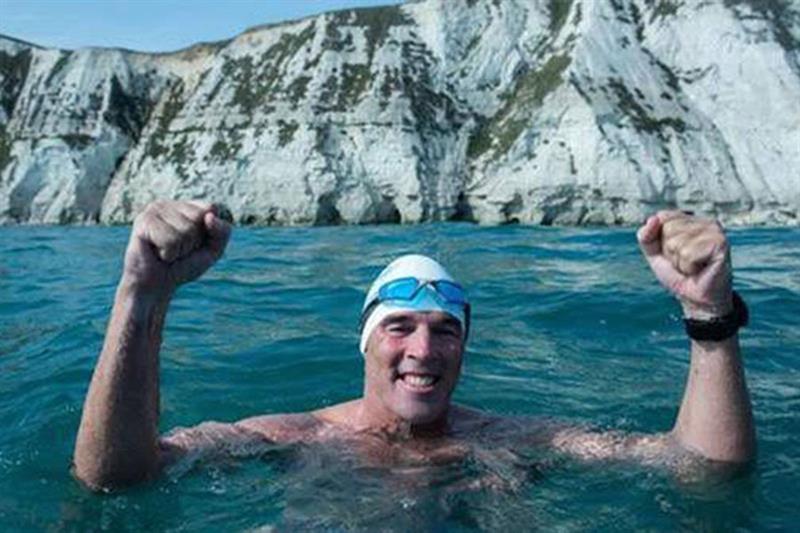 Un nageur anglo-sud-africain participe à un marathon pour la protection des récifs coralli