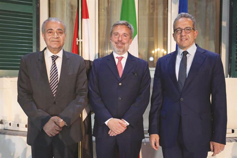 Son Excellence l’ambassadeur entouré de Khaled El-Enany et Ali Al-Mosselhi.