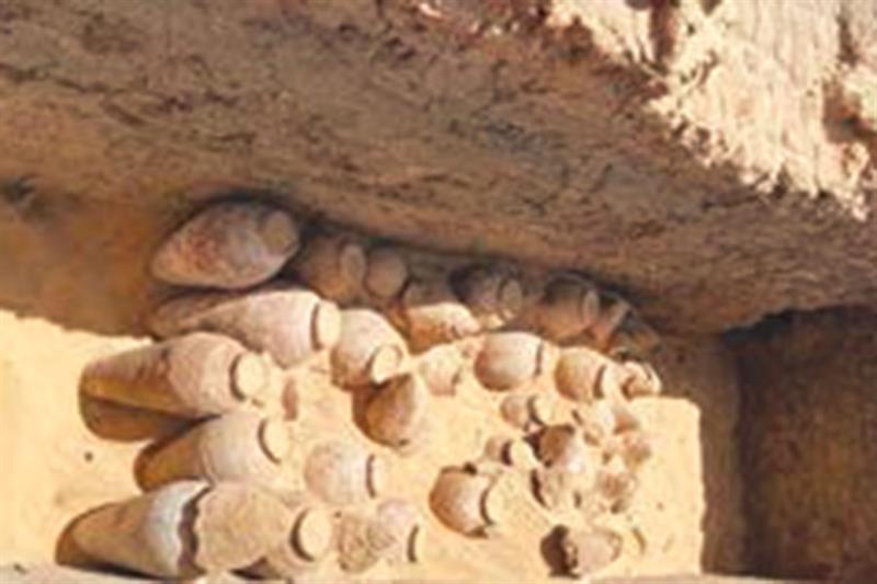 Des amphores de vin vieilles de 5 000 ans découvertes à Sohag