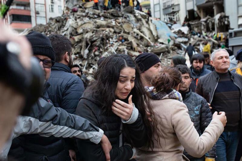 Le bilan du séisme en Turquie et en Syrie dépasse les 9 500 morts