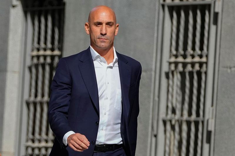 Baiser Forcé En Espagne Le Juge Ordonne Le Renvoi De Luis Rubiales En Procès Monde 