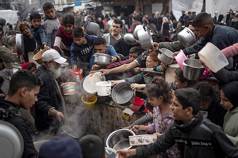 A Gaza, la population « meurt de faim », dénonce un responsable de l'OMS