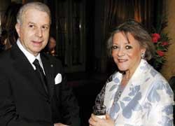 L’ambassadeur d’Italie et Mme Aboul-Naga, un sourire.