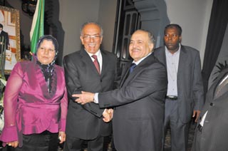 L'ambassadeur libyen avec son homologue saoudien, Hicham Nazer.